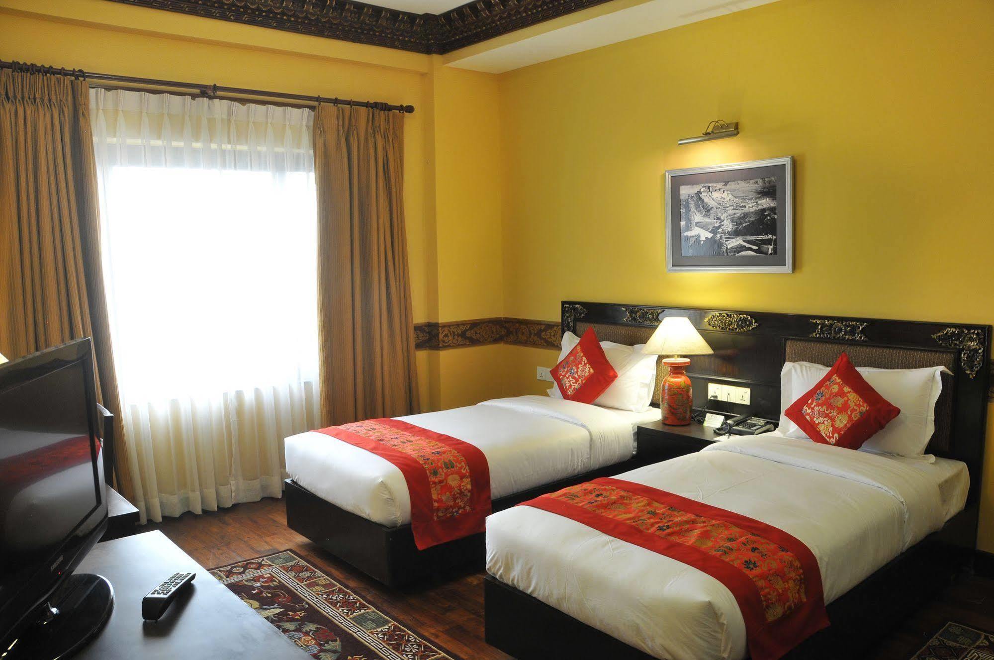 Hotel Tibet International Katmandu Szoba fotó
